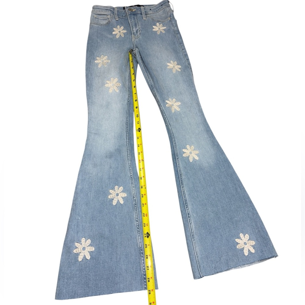 EUC Hollister High-Rise Vintage Flare Embroidered‎ White Daisy Jean Size W23 L32 - Picture 8 of 10